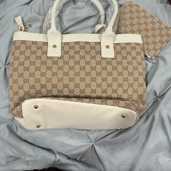 Beige and White Tote Bag with Pouch - Picture 4 of 4